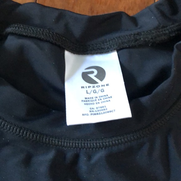 Women’s size large ripzone rash guard/ swim shirt - Picture 2 of 2